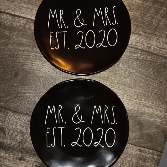 Rae Dunn Mr& MRS EST 2020. 2 ceramic plates - Picture 3 of 3